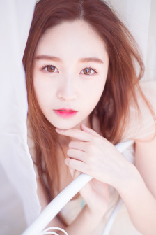 岳故意装睡让我挺进去观看
